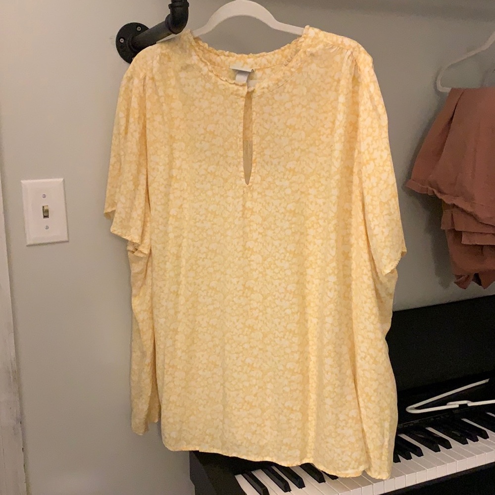 🍁CLOSET CLEANOUT🍁 butterfly sleeve blouse